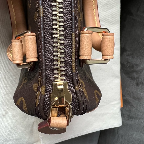 ❣️Final sale Authentic LV New Nano Speedy detachable straps❣️ - Picture 7 of 13